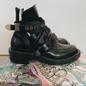 Ceinture ankle boots